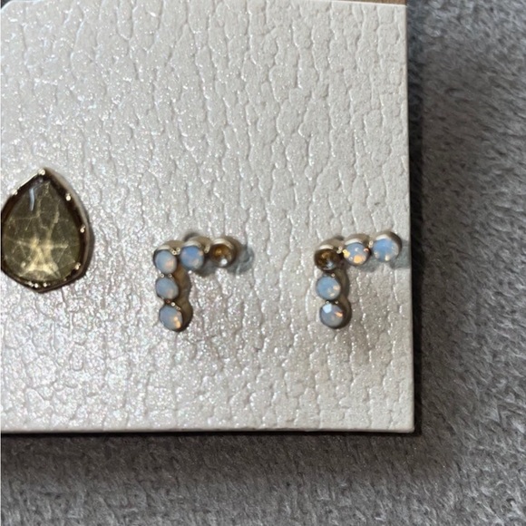 Set of 10 earring packs from Buckle - Picture 5 of 5